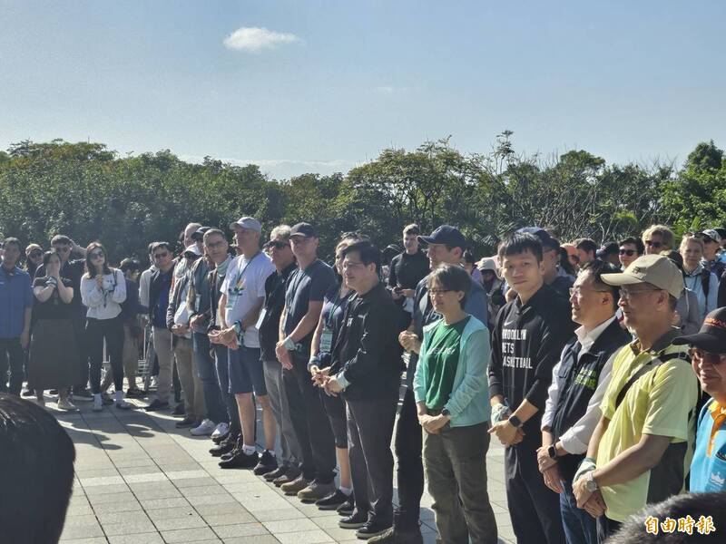 環境部邀蕭美琴 攜手運動部與歐洲經貿辦事處代表健行淨山