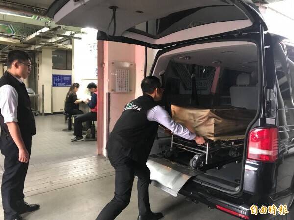 板殯相驗歎「美女可惜了」! 鐵齒檢察官慘遭呼氣 當晚發高燒還夢見她