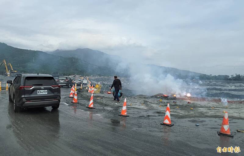 「我的田在等我｣！ 光復鄉農民放鞭炮慶祝馬太鞍溪便橋通車
