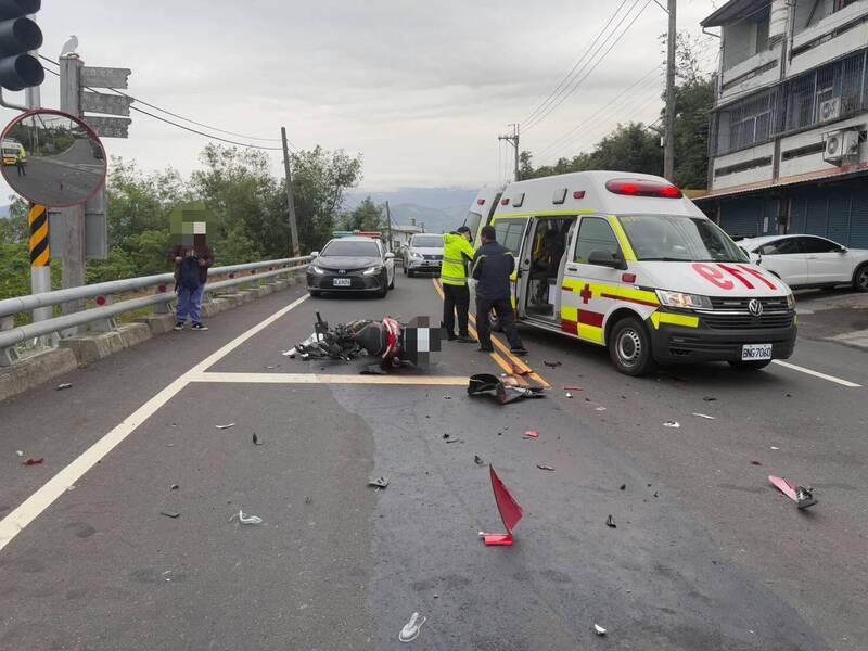 台東市小貨車與機車相撞 志航基地20歲士官送醫不治