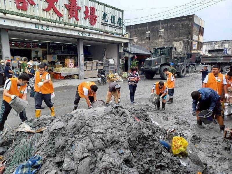 台中替代役男花蓮救災化身「鏟子超人」防災競賽再奪六都第二
