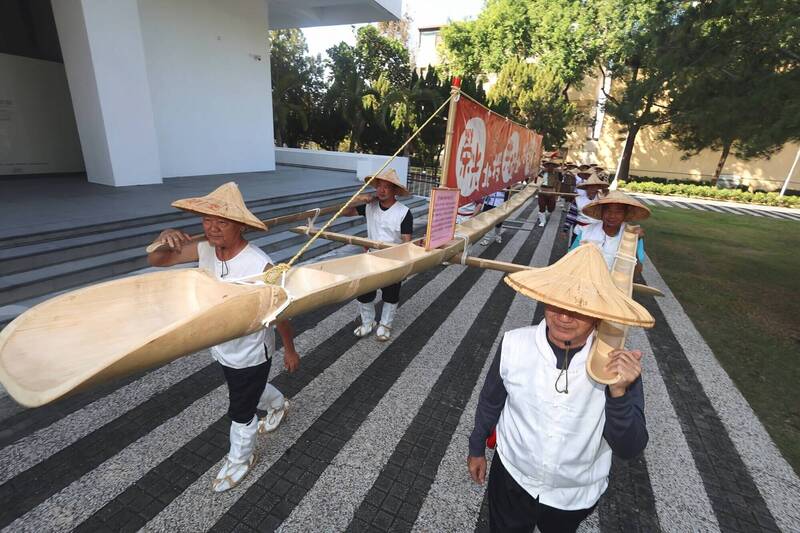 草屯稻草工藝節開跑!8.5米「扁擔王」挑戰金氏紀錄