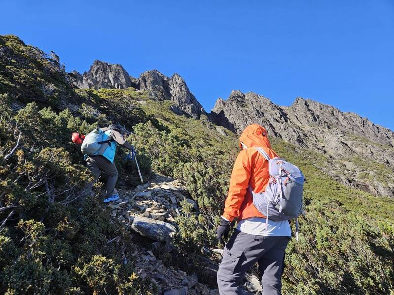 7人揪團爬「玉山後四峰」1失聯 高雄警消火速搜尋