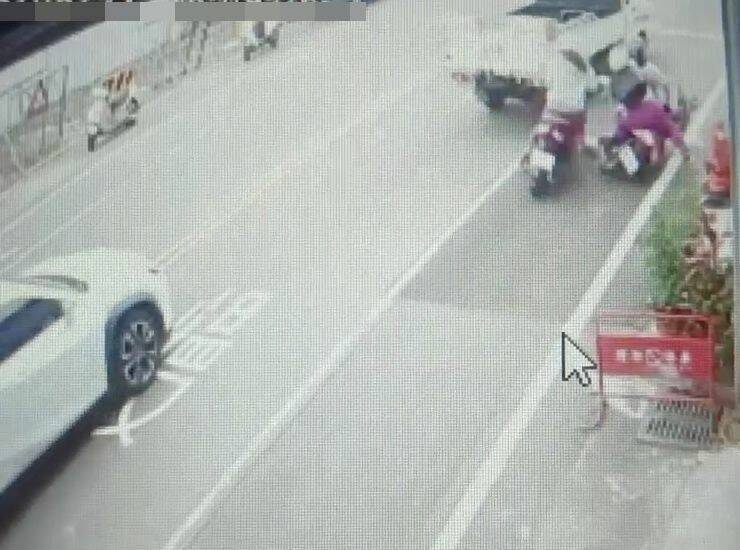 載妹返家遇死劫!台中19歲女大生撞號誌箱亡 2肇事者被起訴