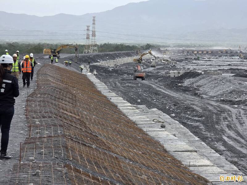 比照超級堤防 馬太鞍溪北岸萬榮鄉明利村堤防全面加高加寬
