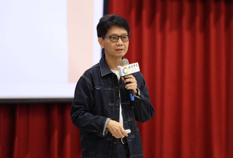 台大醫師不當了！侯文詠30歲脫下白袍：沒有快樂 人生越走越無聊