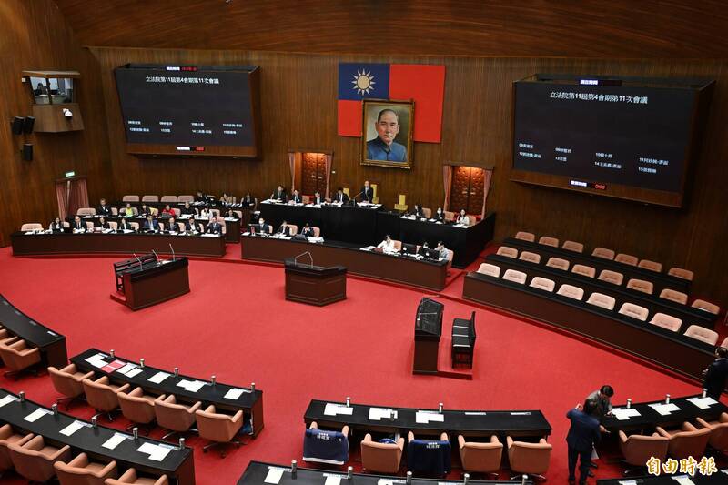 藍提擴大中配參選昨付委 葉耀元怒問:取得台灣身分後到底是哪國人?