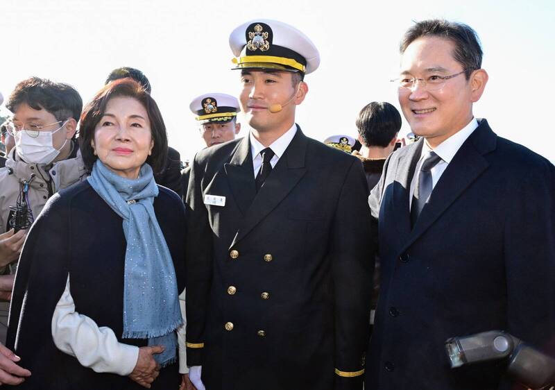 三星會長李在鎔出席長子授銜軍官儀式 和前妻罕見同框