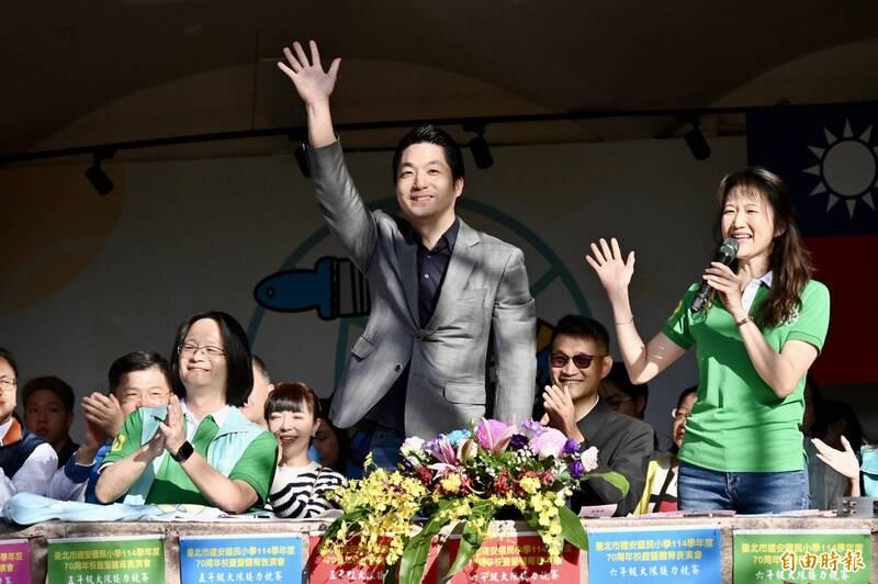 蔣萬安挨批校慶遲到  害學童狂曬1小時  建安國小回應了