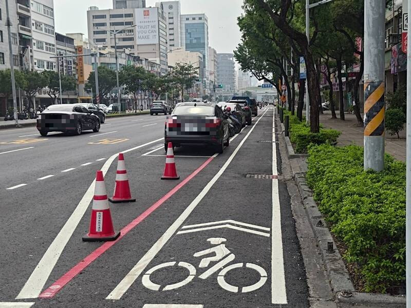 高雄保護型自行車道「加長」總長破千公尺 單車族：還不太習慣