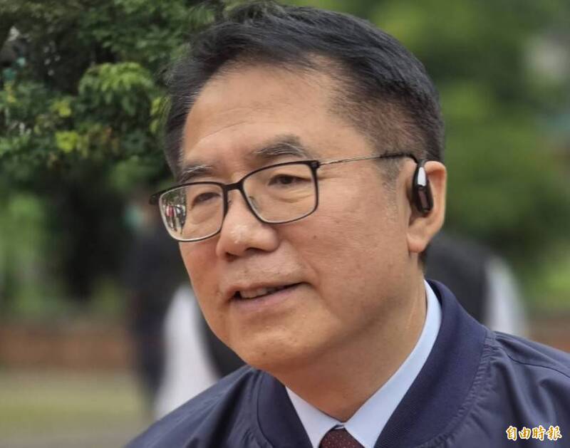 「戰痘一哥」?黄偉哲痘痘貼 2小時破9萬人湧入朝聖