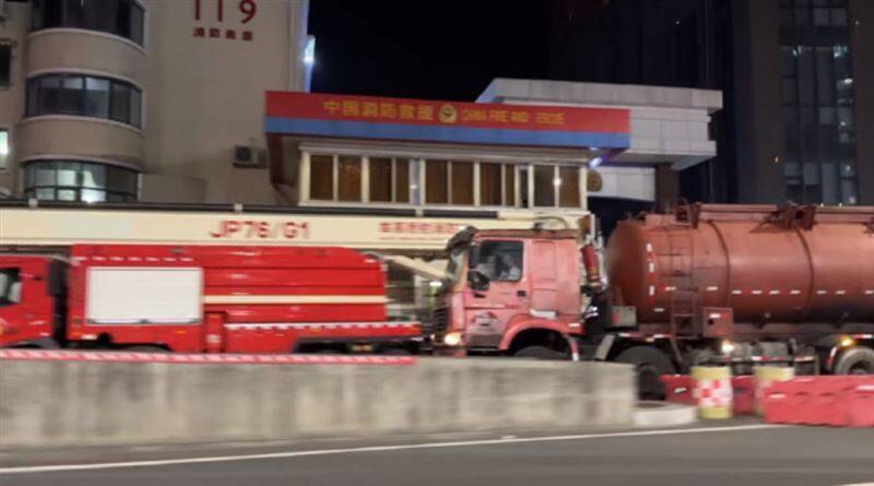 中國消防車停邊境未進城?紐時:香港大火成北京「治港」壓力測試