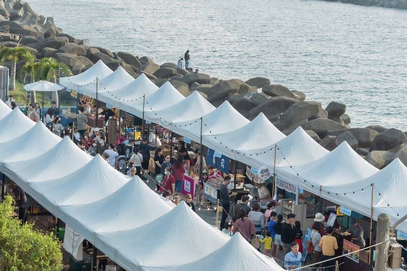 逾萬人湧入梓官海濱 高雄海線潮旅行浪漫句點