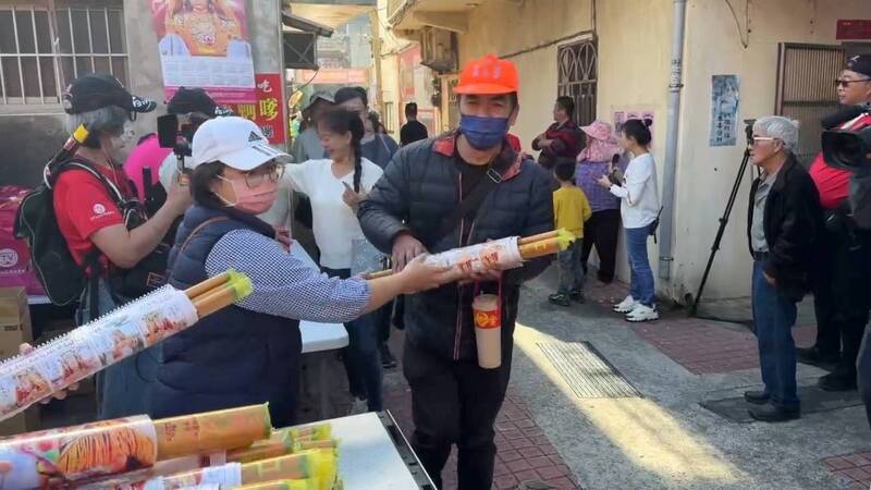 白沙屯媽祖年月曆發送「排到海邊」 有人提前2天卡位領好運