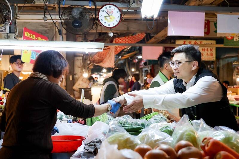 1日走逛3菜市場 賴瑞隆︰用最貼近生活路徑爭取支持