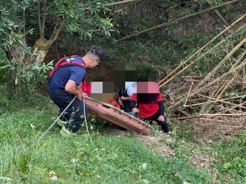 嘉縣失智翁走失摔落嘉市溪邊 成功獲救