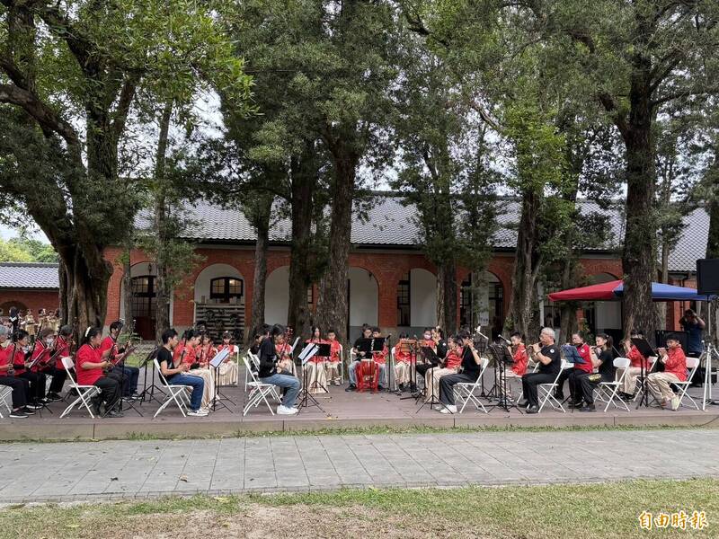 台南偏鄉孩童秀才藝 近百人同台表演