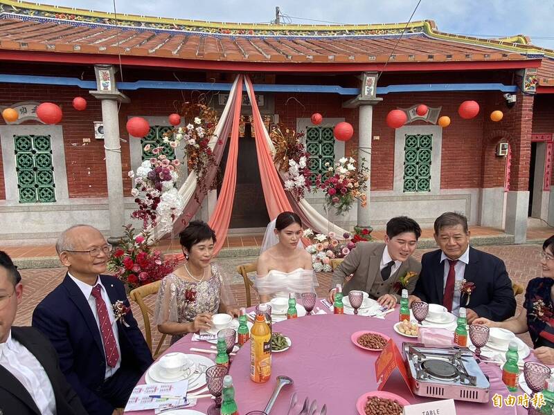 暌違30年鑼鼓再響！彰化埔鹽施家古厝辦桌 復古婚禮重現台灣味