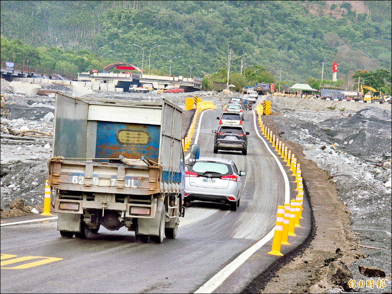 馬太鞍溪便道2度通車 居民開心放鞭炮