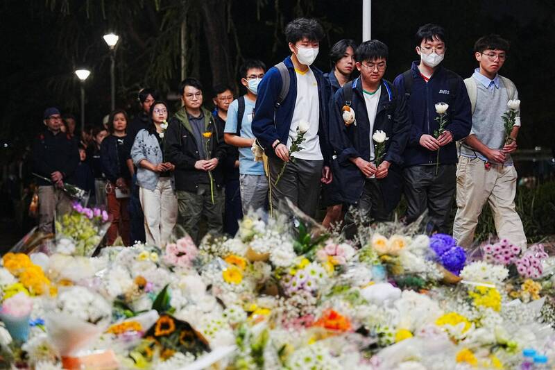 香港大火罹難者增至146人  大批港人排長隊獻花致意