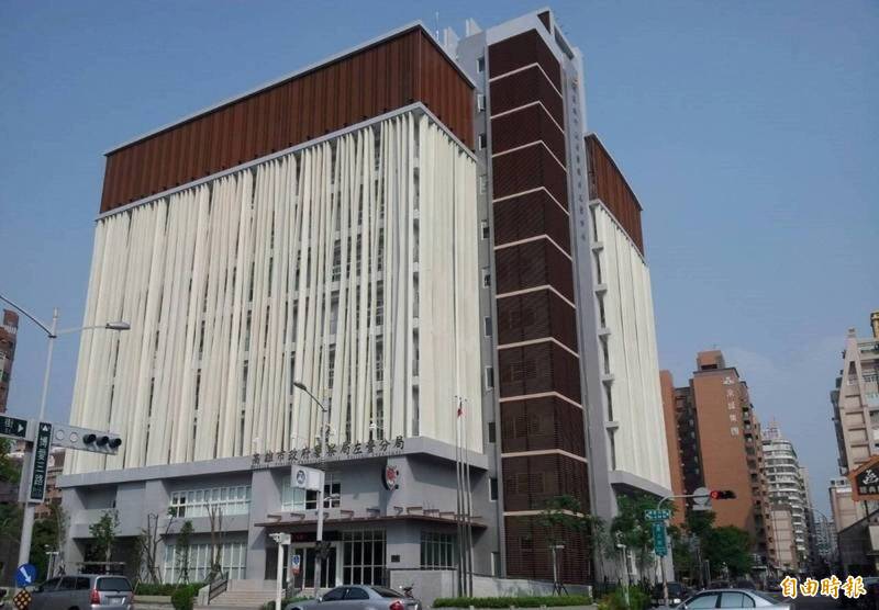 高雄左營驚傳墜樓亡 44歲女倒臥機車停車場