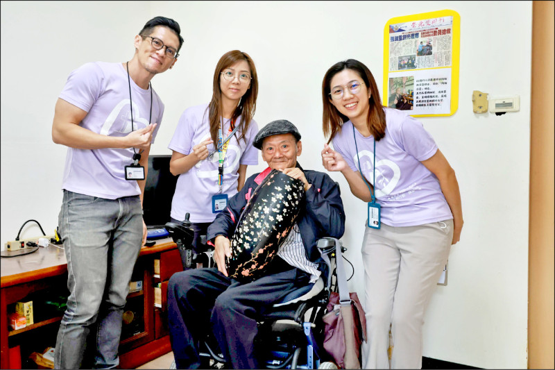 漆畫老師遇洪災沖走輪椅 門諾救援