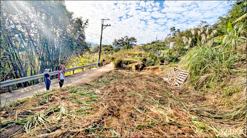 新北農地遭倒廢瀝青 附近有堆置場／疑環保蟑螂轉介捨近求遠 檢警續追