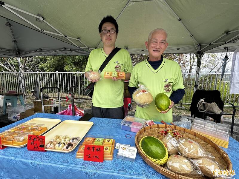 傳統椪餅結合酪梨 潘富源父子用糕餅行銷大內農產