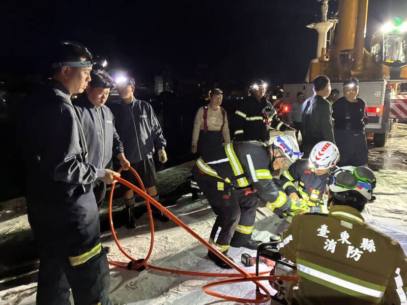 成功鎮吊車事故1死1傷 警義消偕同吊車11小時終讓人員脫困