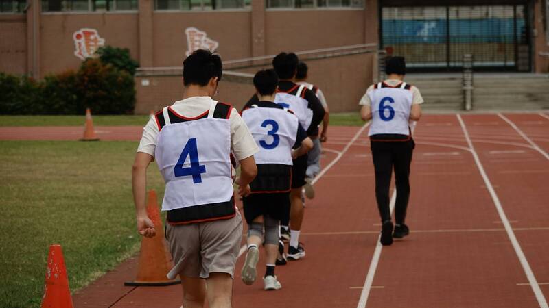 為父圓夢！辭職返鄉繼父志 花蓮護管員榜首淚目