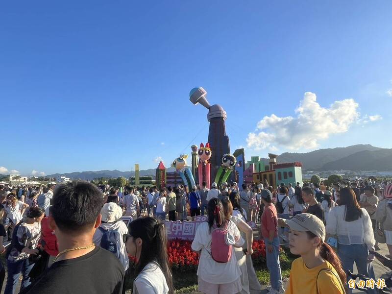 台中國際花毯節閉幕 民眾質疑市府稱23天400萬人次「太澎風」