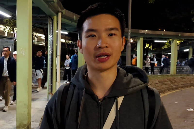 世紀惡火提「四大訴求」遭拘捕 香港男大生獲釋離開警署