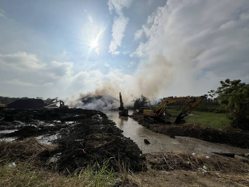 引嘉南大圳水源底層浸泡 台南烏樹林火災加速降溫滅火