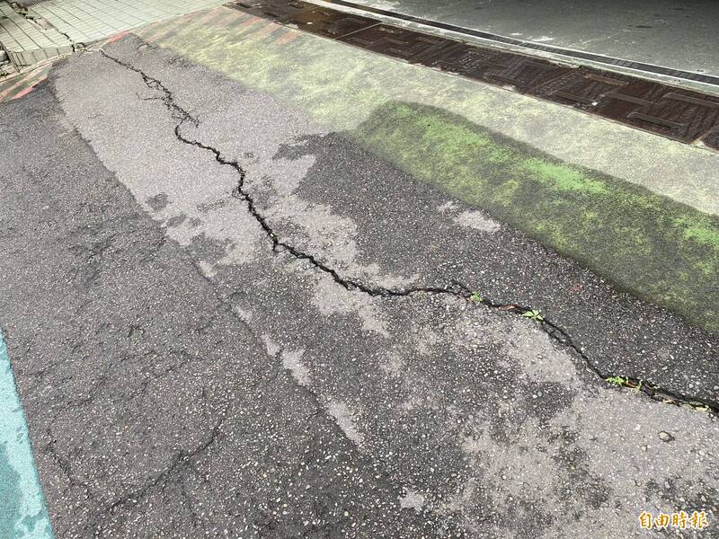 文萌樓周邊都更案馬路現裂縫 營造單位:監測值正常、已派員處理