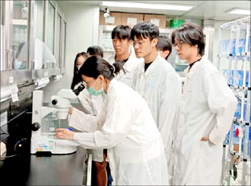 減少動物實驗 6校聯盟發展替代科技／教部補助推動 上路1年多開設77門課、培育2600人次學生