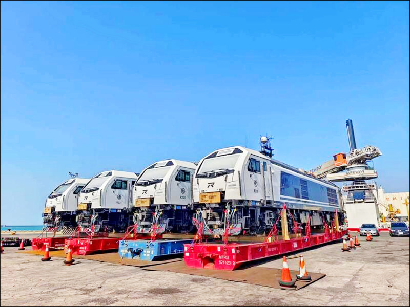 台鐵5輛R200柴電車 延至明年8月交貨
