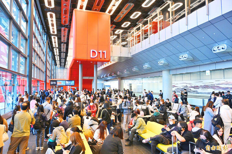 《TAIPEI TIMES》Nearly 1,000 access Taoyuan’s new terminal