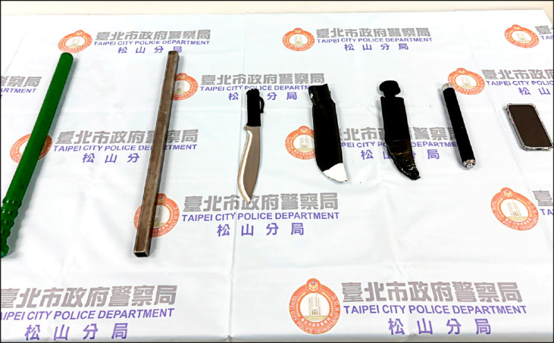 夜店大亨遭砍 凶手携械投案