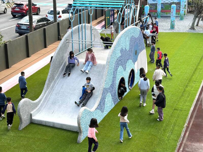 淡水屯山國小啟用全新情境式遊戲場