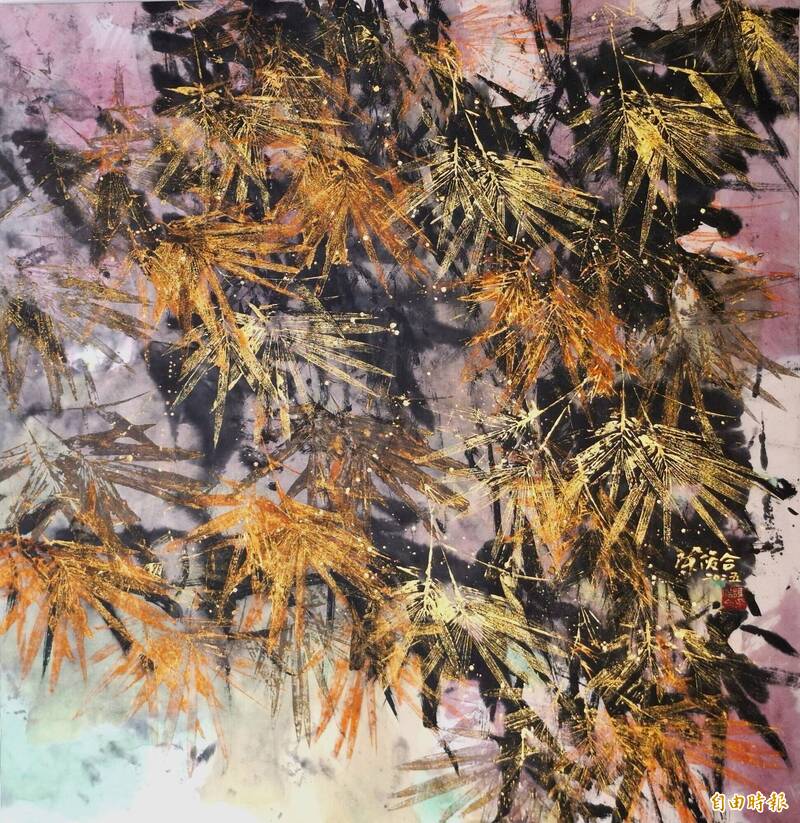 陳俊合的彩墨灑脫浪漫如不羈之舟。 （記者許麗娟攝）