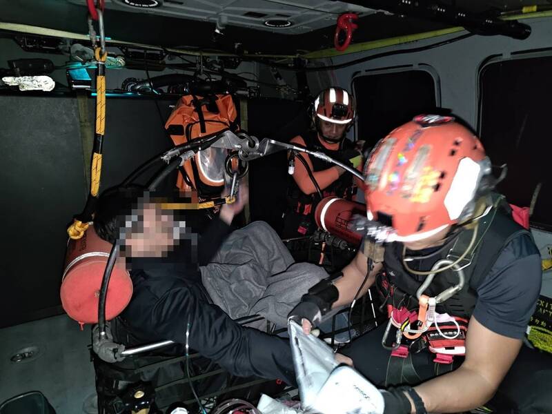 海巡查緝隊員海上執勤意識不清 空勤吊掛後送