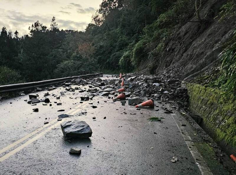 宜蘭太平山遊樂區宜專一線落石交通中斷 預計午後搶通