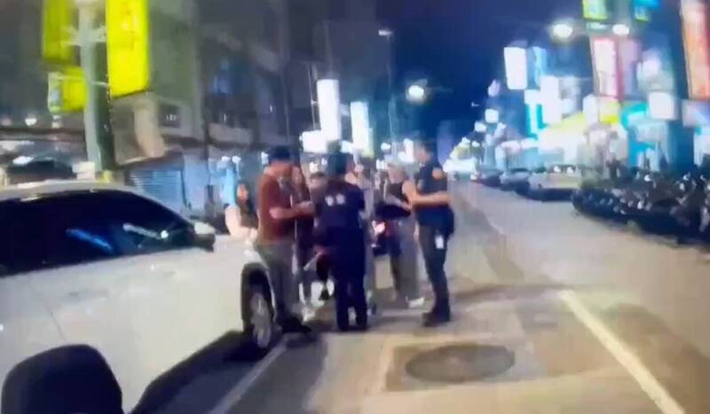 來台第一天就進派出所!大馬遊客被誤為檢舉達人和車主互毆鬧上警局