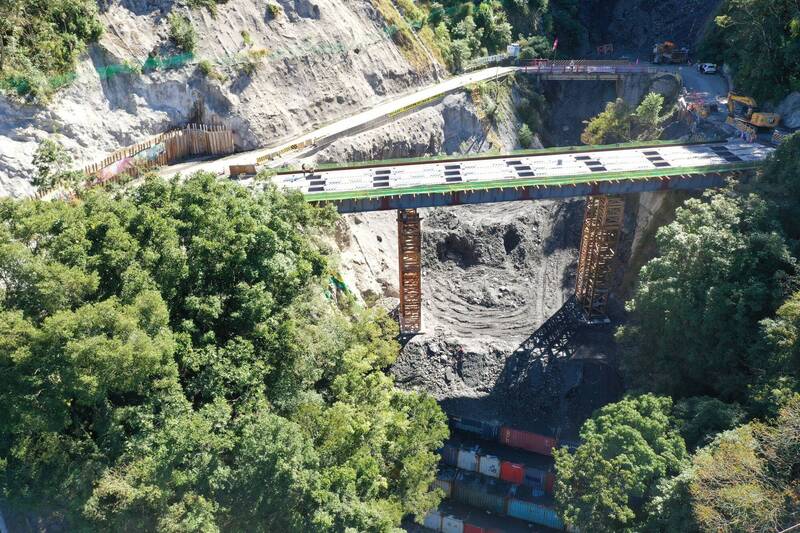 南投縣平靜橋復建工程艱鉅 榮獲勞動部金安獎
