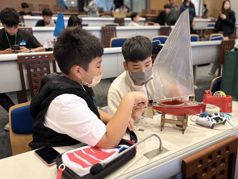 全國學生遙控帆船STEAM創客大賽 台中富春國小兄弟檔奪特優