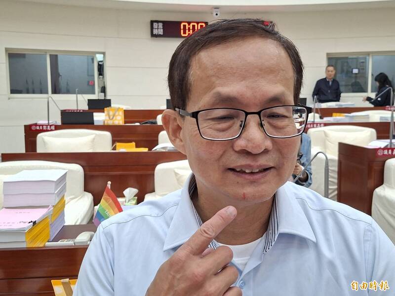 竹市議會審總預算藍白多數暴力大亂鬥 綠營2議員掛彩流血