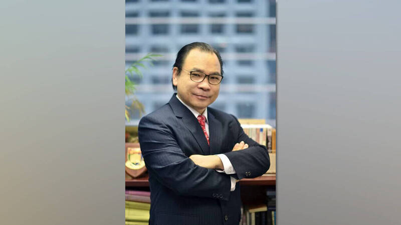 又有人被帶走！香港大火「民間記者會」突喊卡 前區議員遭國安約談