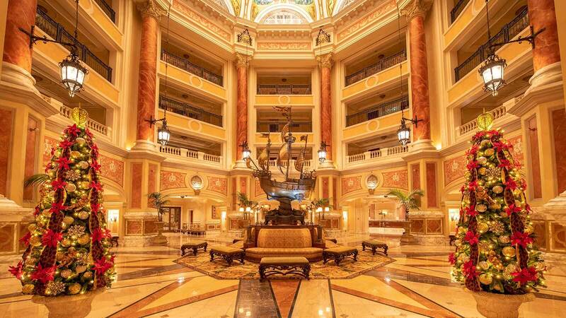 東京迪士尼驚魂！男子亂入飯店宴會揮刀嚇壞遊客