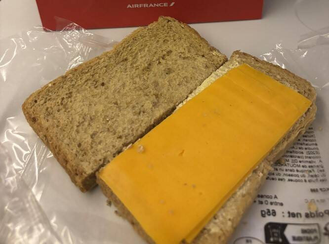 法國航空「起飛前餐點」曝光！ 網吐槽：根本監獄午餐