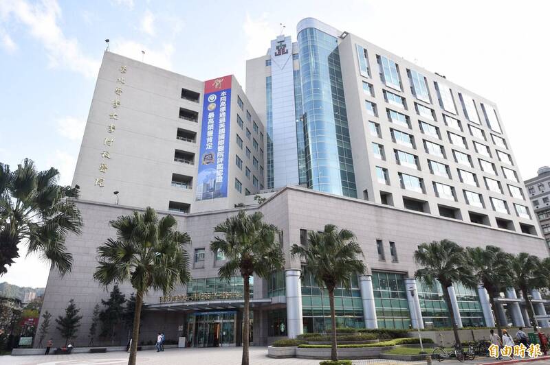 麻醉醫亂摸病患下體辯「恍神幫蓋被」 入獄1年2月再賠百萬